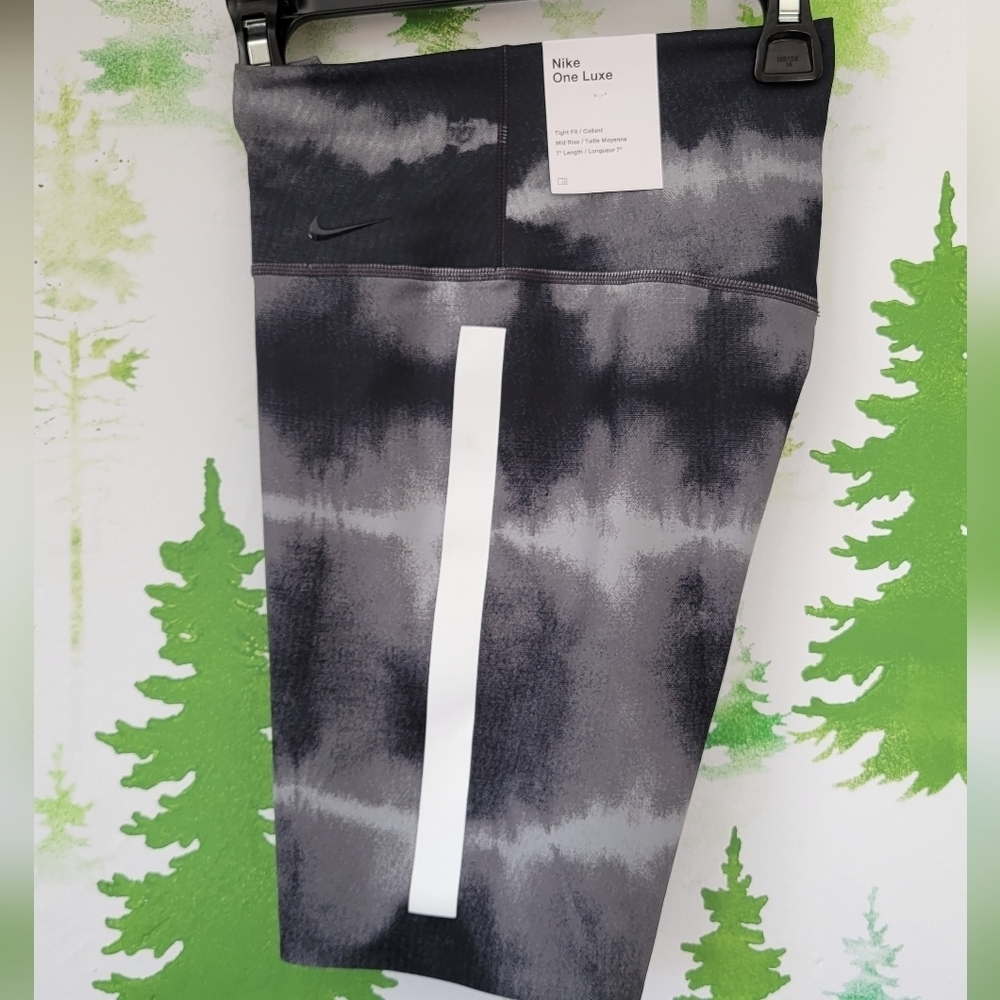 New XS Nike Mid-Rise Training Bike Shorts.